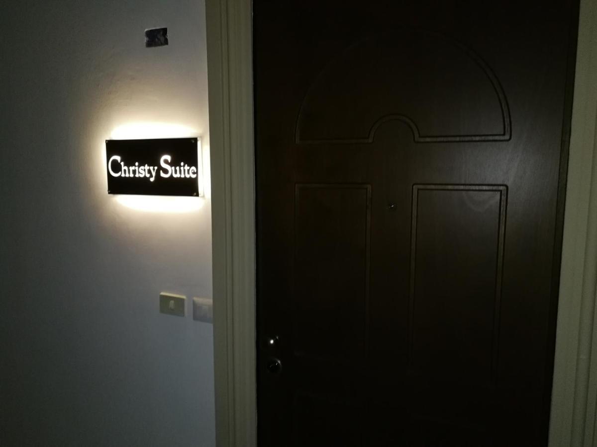 Christy Suite Elegante Appartamento Nel Centro Storico Di Anzio Exterior foto