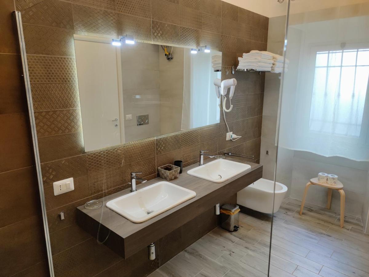 Christy Suite Elegante Appartamento Nel Centro Storico Di Anzio Exterior foto